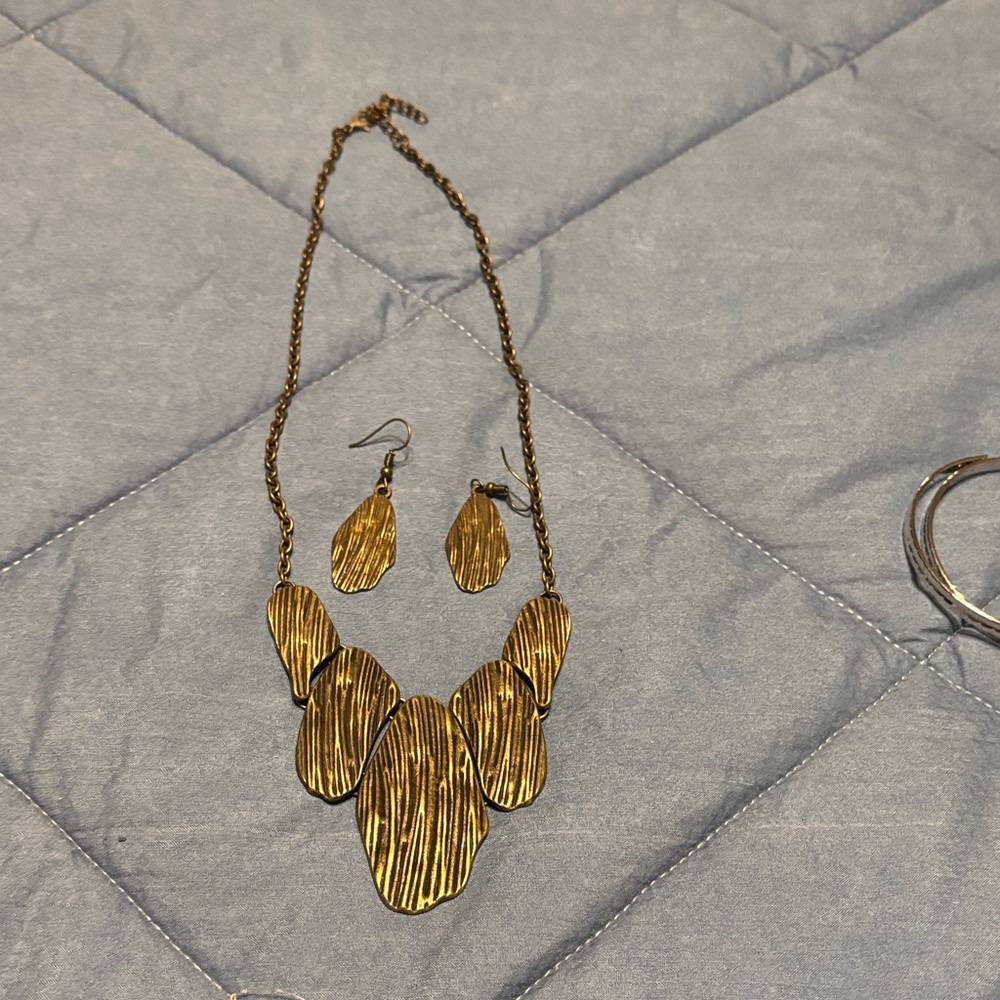 Gold Textured Necklace and Earring Set